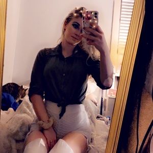 Army green button up long sleeved collared top